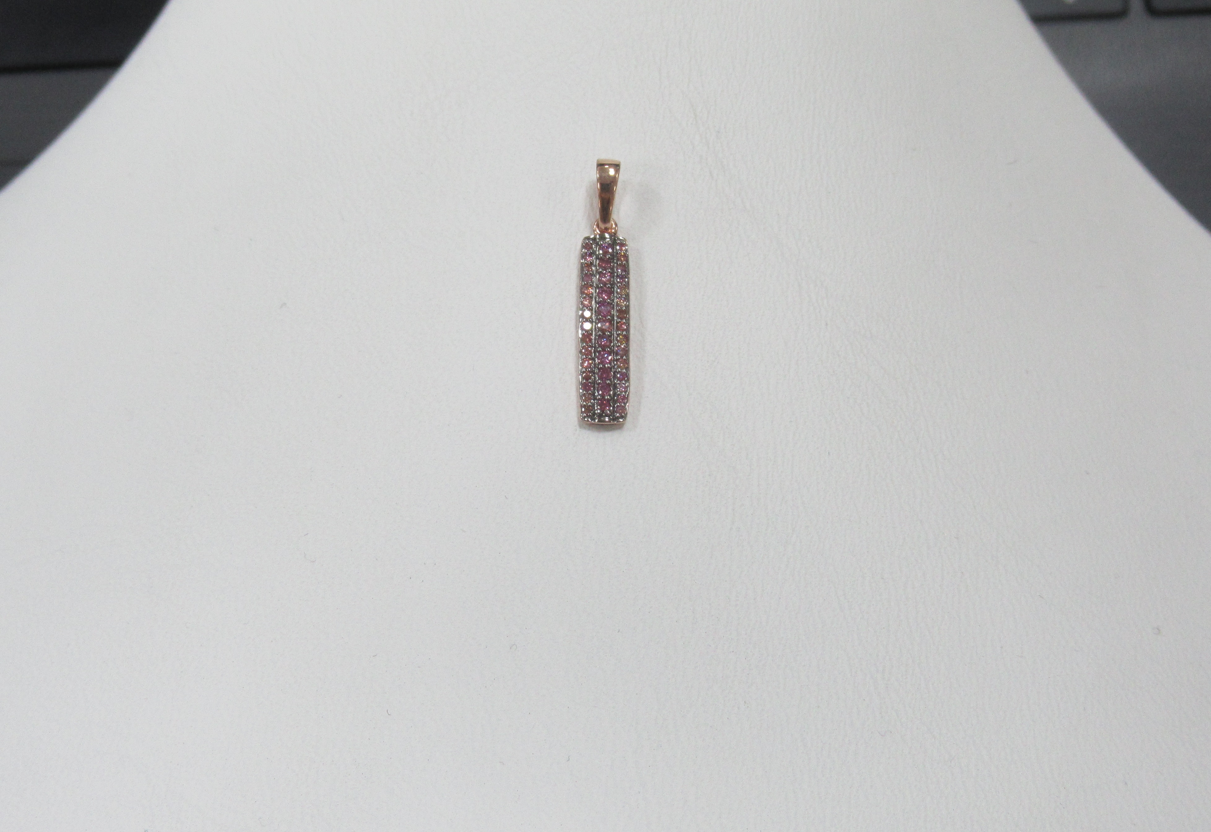 Серебряная подвеска с розовыми бриллиантами